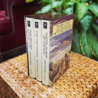 Houghton Mifflin 1987 Edition (out-of-print) of Lord Of The Rings. Like new condition! 😍 $70

#usedbooks #bookstagram #book #booklover #booknerd #lordoftherings #boxset